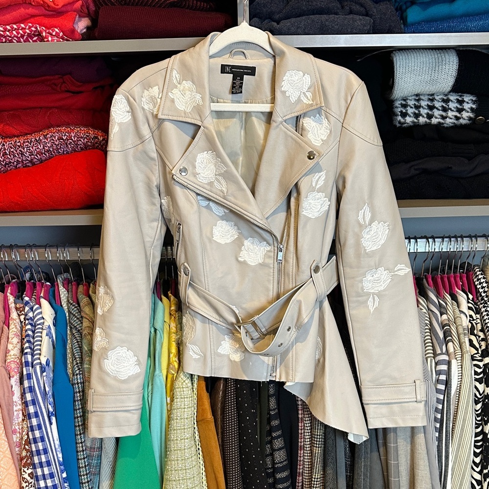 I.N.C. beige/white faux leather asymmetrical hem embroidered moto jacket size XS - Picture 1 of 3